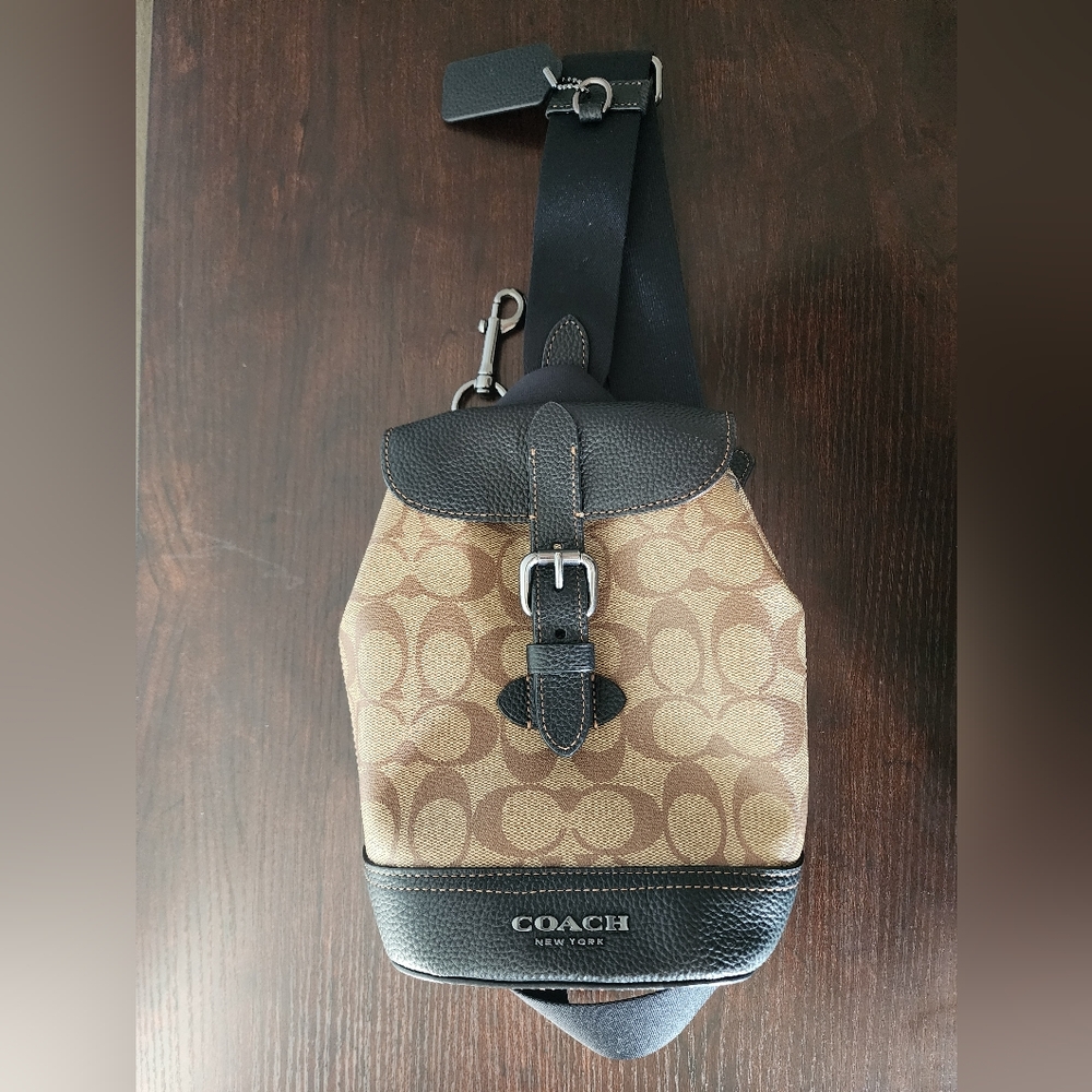 Coach Hudson - Small Sling BackPack In Signature Canvas Like New Without Tags
